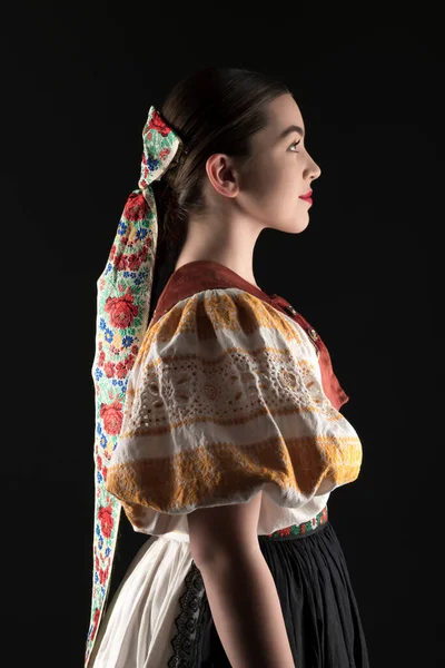 Jonge Mooie Slovak Vrouw Traditionele Jurk Slowaakse Folklore — Stockfoto