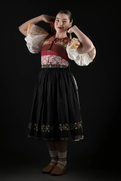 Joven Mujer Eslovaca Hermosa Vestido Tradicional Folclore Eslovaco — Foto de Stock