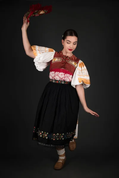 Ung Vacker Slogan Kvinna Traditionell Klänning Slovakiska Folklore — Stockfoto