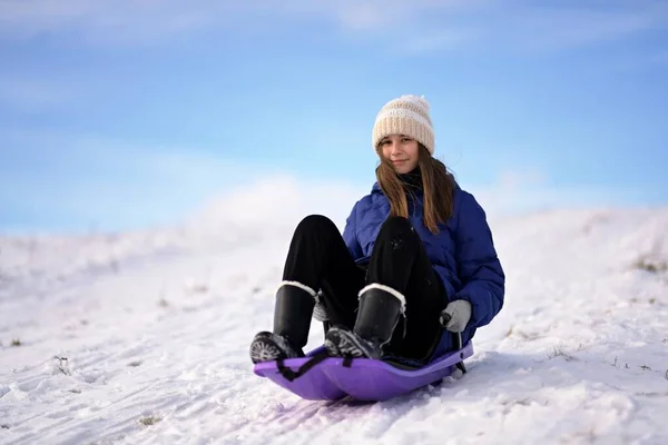 Young Girl Sled Winter — Stock Photo, Image