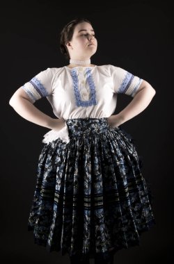 Geleneksel Slovak Folklor Kostümlü Güzel Kadın