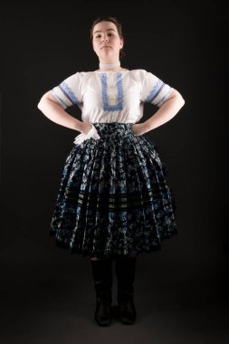 Geleneksel Slovak Folklor Kostümlü Güzel Kadın