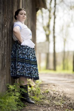 Geleneksel Slovak Folklor Kostümlü Güzel Kadın