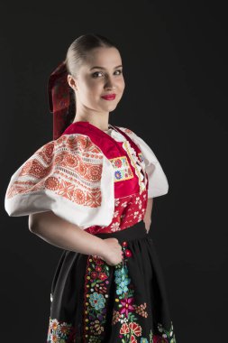 Geleneksel Slovak Folklor Kostümlü Güzel Kadın