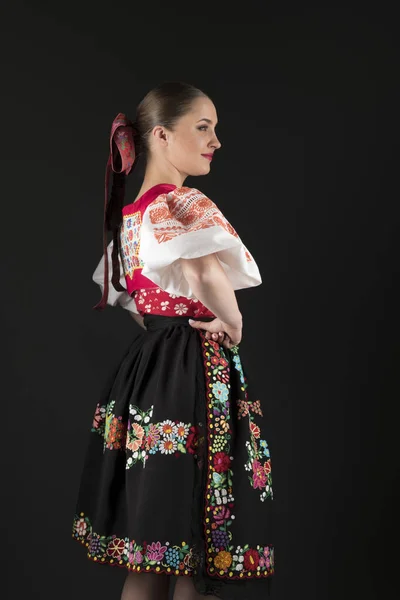 Hermosa Mujer Tradicional Eslovaco Folklore Traje —  Fotos de Stock