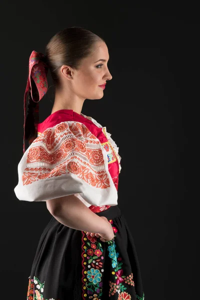 Hermosa Mujer Tradicional Eslovaco Folklore Traje —  Fotos de Stock