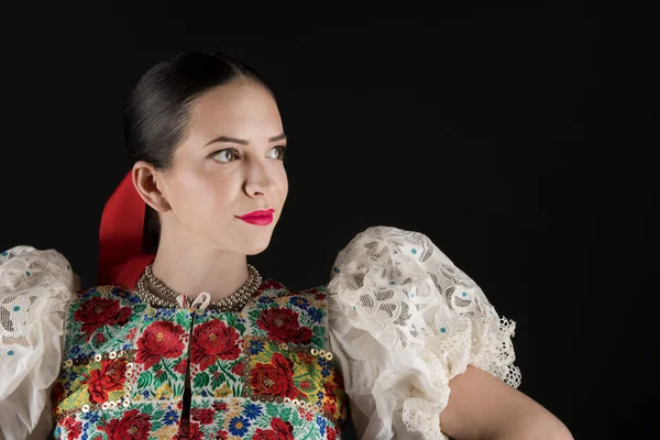 Hermosa Mujer Tradicional Eslovaco Folklore Traje — Foto de Stock