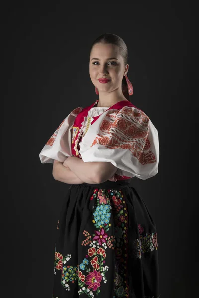 Mulher Bonita Traje Tradicional Folclore Eslovaco — Fotografia de Stock