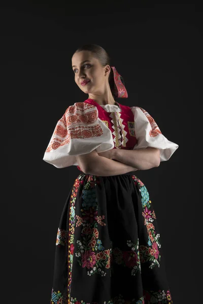 Vacker Kvinna Traditionell Slovakisk Folkdräkt — Stockfoto