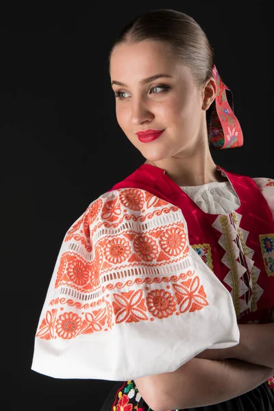 Hermosa Mujer Tradicional Eslovaco Folklore Traje —  Fotos de Stock