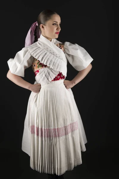 Hermosa Mujer Tradicional Eslovaco Folklore Traje —  Fotos de Stock