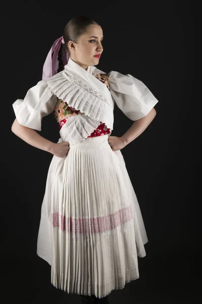 Belle Femme Costume Folklorique Slovaque Traditionnel — Photo