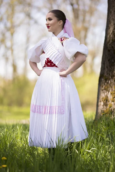 Bella Donna Costume Tradizionale Slovacco Folklore — Foto Stock