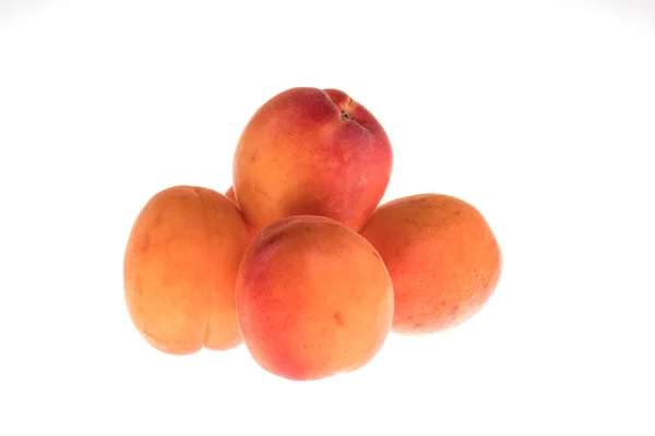 Frische Aprikosen Auf Weißem Hintergrund — Stockfoto