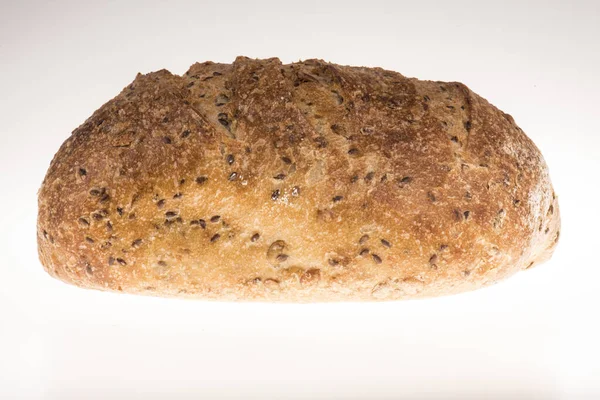 Laib Vollkornbrot Isoliert Auf Weiß — Stockfoto