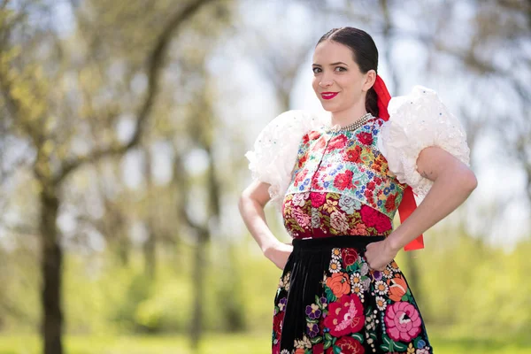 Bella Donna Costume Tradizionale Slovacco Folklore — Foto Stock