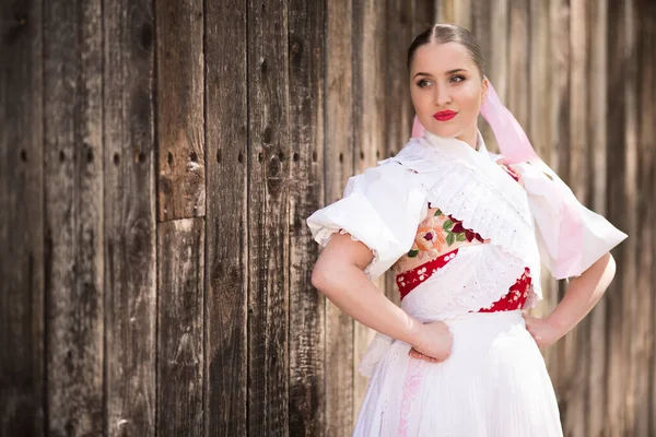 Mulher Bonita Traje Tradicional Folclore Eslovaco — Fotografia de Stock