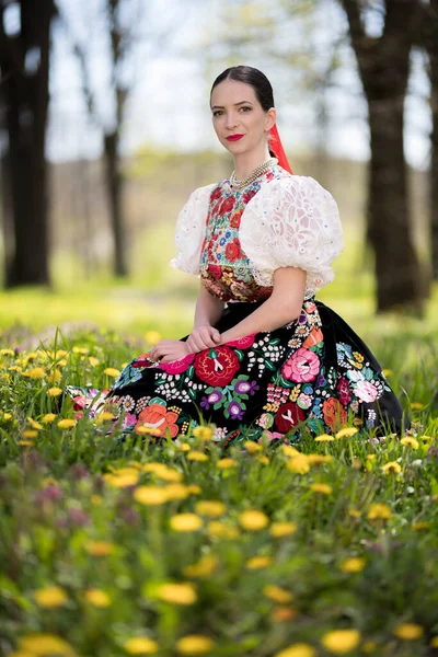 Mulher Bonita Traje Tradicional Folclore Eslovaco — Fotografia de Stock