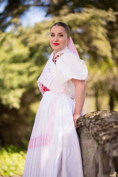 Bella Donna Costume Tradizionale Slovacco Folklore — Foto Stock