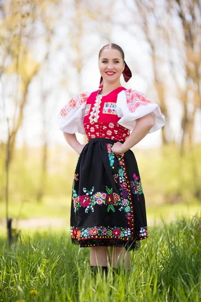 Mulher Bonita Traje Tradicional Folclore Eslovaco — Fotografia de Stock