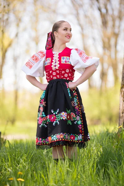 Mulher Bonita Traje Tradicional Folclore Eslovaco — Fotografia de Stock