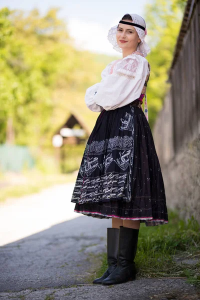 Junge Schöne Slowakische Frau Traditioneller Kleidung Slowakische Folklore — Stockfoto