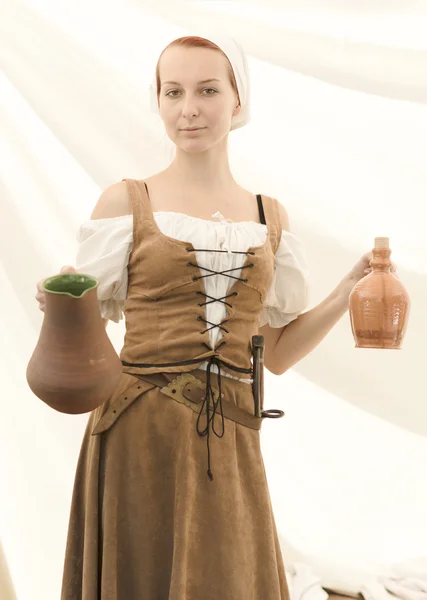 Donna in abito medievale — Foto Stock