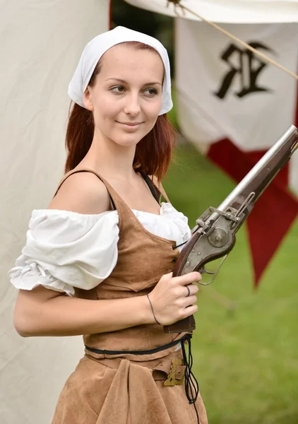 Mujer en traje de pirata — Foto de Stock