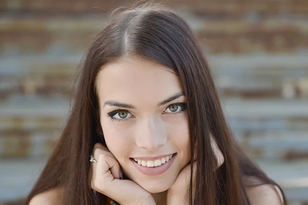 Young beautiful woman — Stock Photo, Image