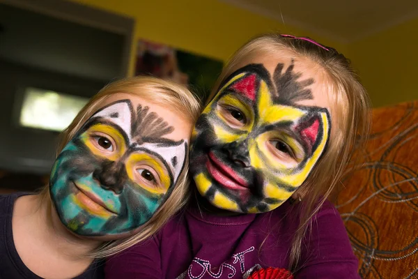 Ragazze con il trucco viso gatto — Foto Stock