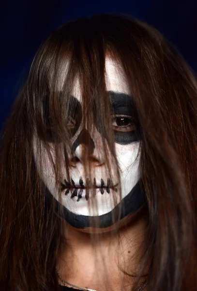 Girl with dead mask — Stock Photo, Image