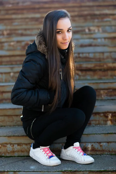 Jovem mulher bonita — Fotografia de Stock