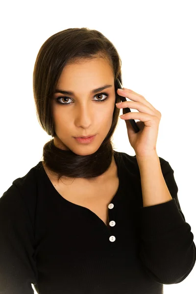 Jovem menina bonita falando ao telefone — Fotografia de Stock