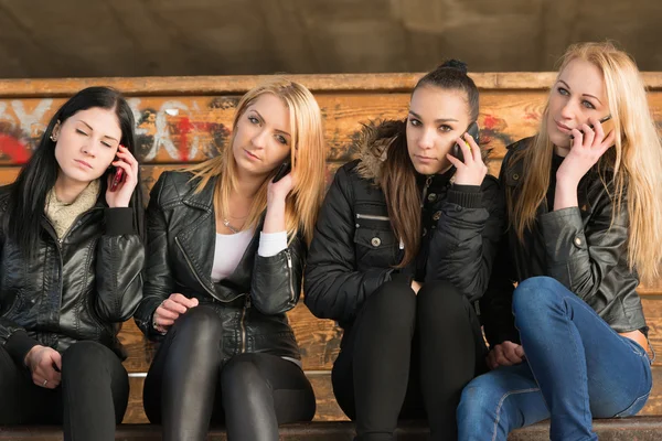 Vier schöne Mädchen — Stockfoto