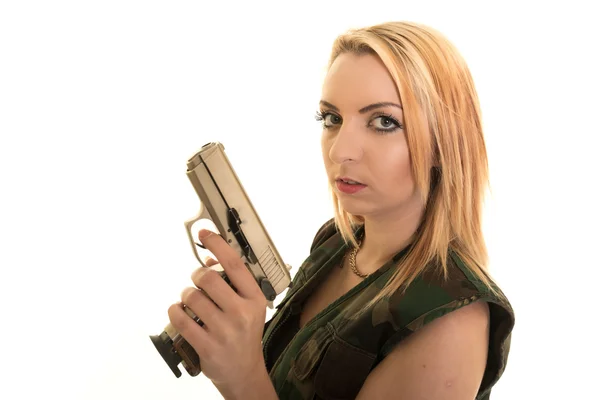 Schöne Frau mit Waffe — Stockfoto