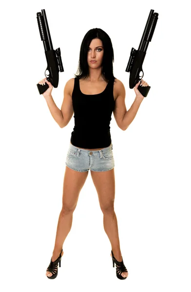 Красивая женщина с двумя пушками — стоковое фото