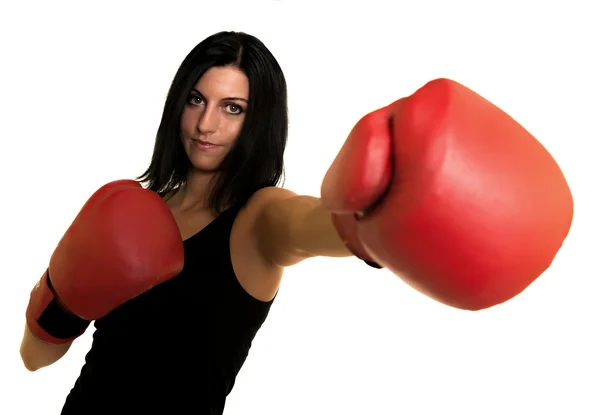 Женщина в красных боксерских перчатках — стоковое фото