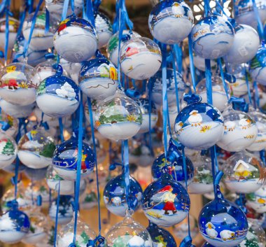 çeşitli Noel süsleri