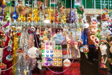 çeşitli Noel süsleri