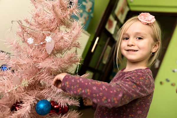 Little girl decorating Christmas tree — Stock Photo, Image