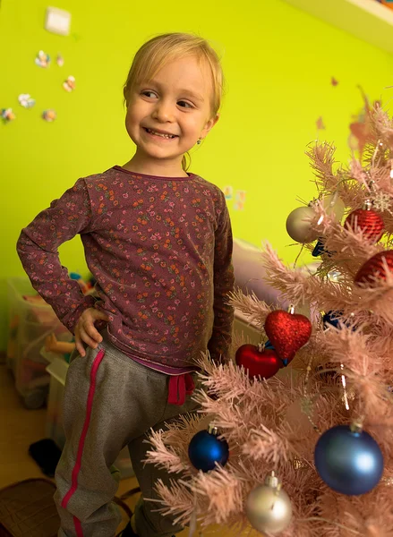 Little girl decorating Christmas tree — Stock Photo, Image