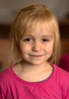 küçük kız stüdyo