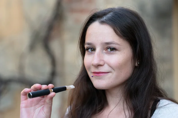 Woman smoking electronic cigarette (e-cigarette) — Stock Photo, Image