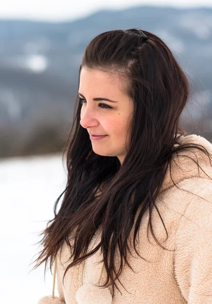 Femme snowboarder en plein air — Photo