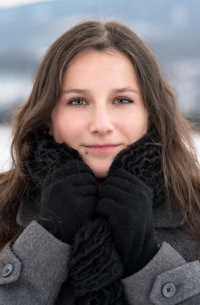 Portret kobiecy w zimie — Zdjęcie stockowe