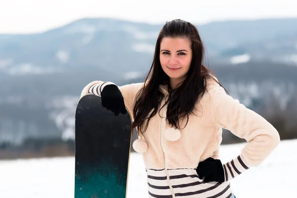 Kadın Snowboard açık havada — Stok fotoğraf