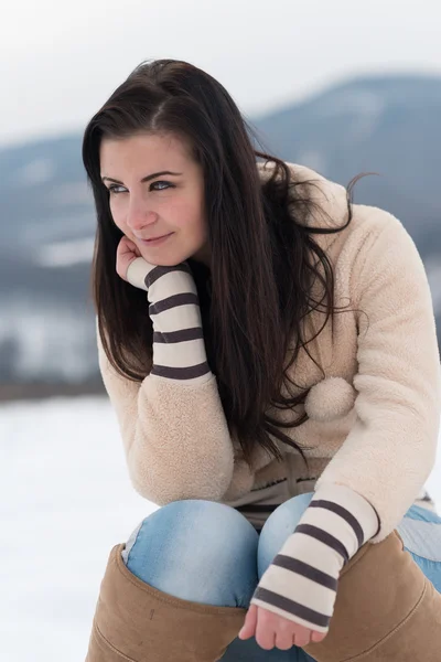 Mujer snowboarder al aire libre —  Fotos de Stock