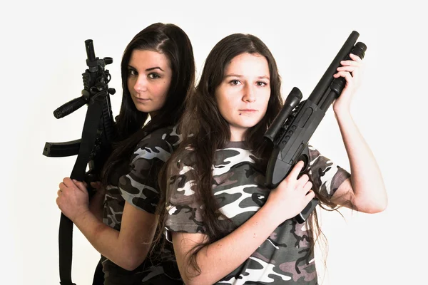 Duas mulheres bonitas com armas — Fotografia de Stock