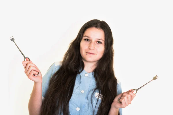Ung kvinna med medicinska verktyg — Stockfoto