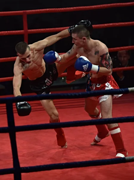 Strong fighter and his opponent during a fight in a ring Combat Fight Night — Stock Photo, Image